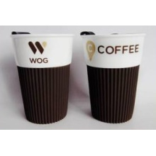 Keramische Großhandelskaffeetasse mit Plastikdeckel und Silikon-Hülse